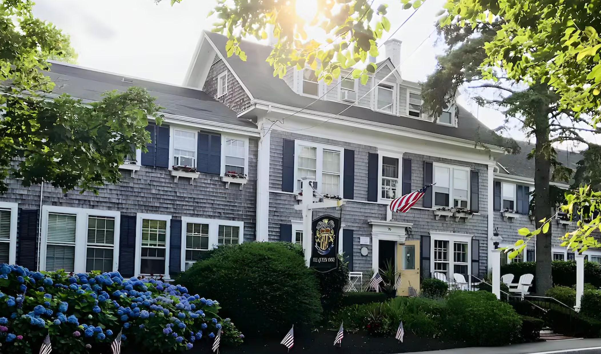 Chatham Massachusetts Lodging - Queen Anne Inn | New England Inns and ...